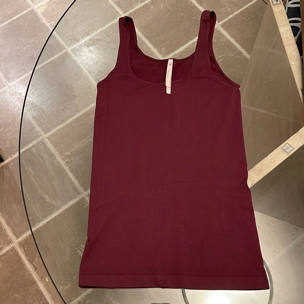 Babaton, M, burgundy sculpt knit, 92% nylon 8% spandex, BNWOT.
